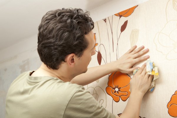 How to apply wallpaper to your walls