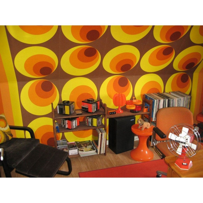 Retro bedroom wallpaper in orange and brown 1970's